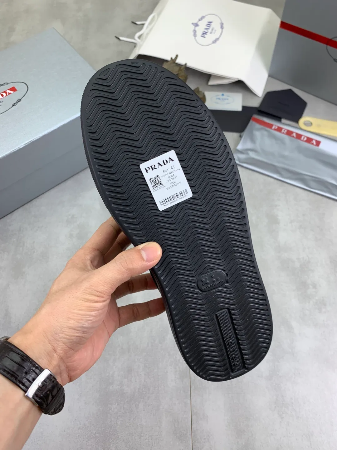 Men's men's shoes 💰P542💰 [New style] popular models are on the official website, 🆘 The trendy brand (Prada) mainly promotes popular models, avant-garde and versatile fashionable men's shoes private version mold opening, cowhide surface splicing 1:1.. Fashionable and simple, original imported cowhide lining cowhide feet; the atmosphere and personality are more fashionable, eye-catching and pursuing class. It will subvert the old idea and be a must-have for fashionistas with you! Must keep it! Tall and comfortable, large and low, high-end quality workmanship. Size: 38-44 4️⃣colors available.